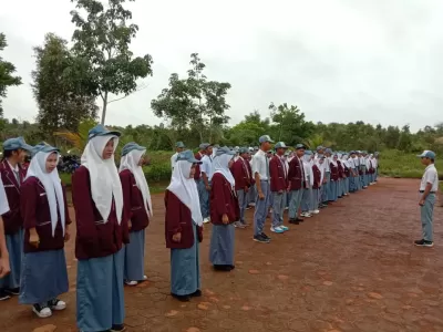 Senin, 10-02-2025