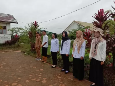 Senin, 10-02-2025