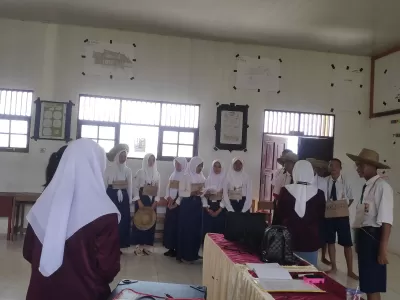 100